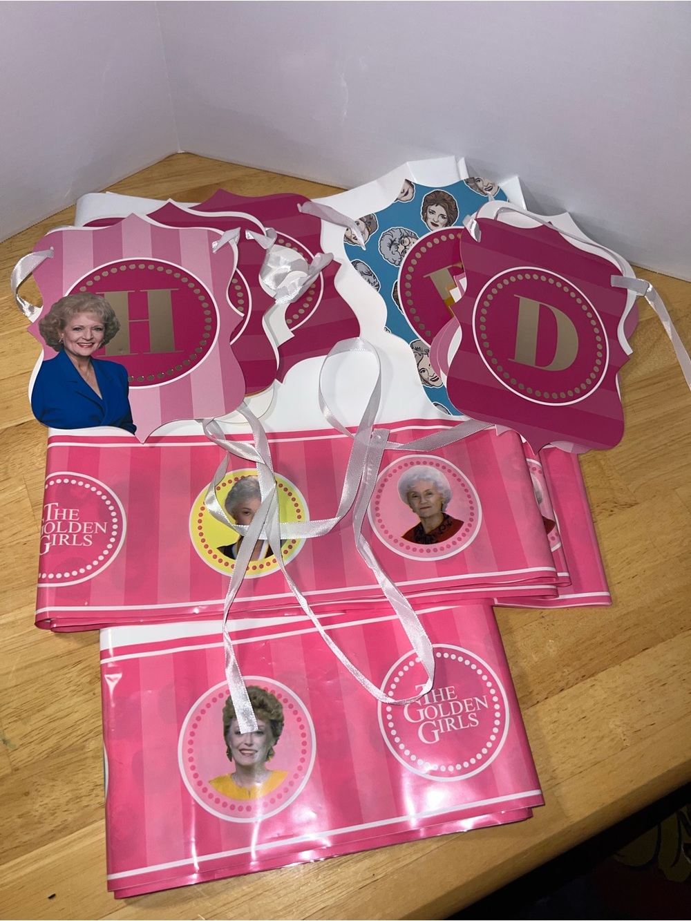 Golden Girls Party Banner and 2 Table Covers